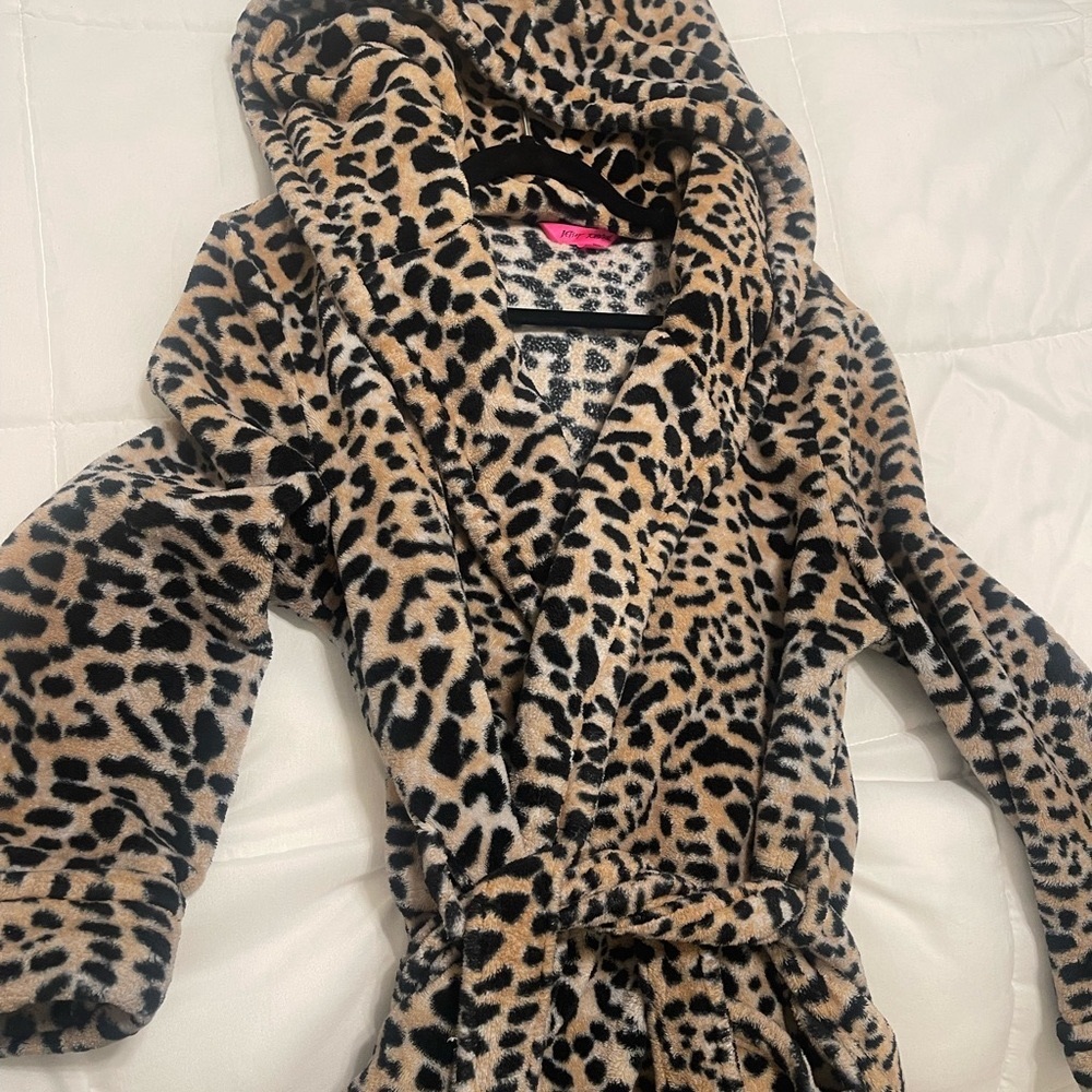 Betsey Johnson Robe Intimate wear/ Sleep wear
